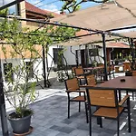 Tourist Farm Frost Hotel *