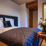 Tourist Farm Frost *