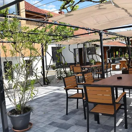 Tourist Farm Frost Hotel *